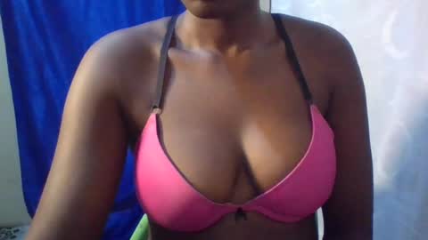 Snapshot of afrikan_desire chatting on June 20, 7:38 pm afrikan_desire online show from June 20, 7:38 pm