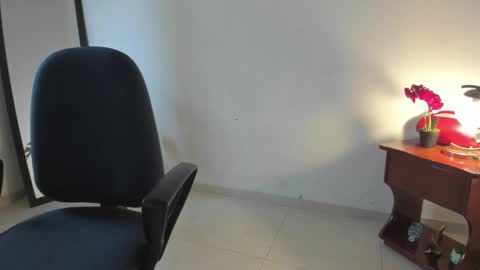 Lorena online show from December 17, 1:17 pm