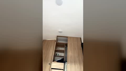 Snapshot of afroditawild chatting on April 16, 3:35 pm afroditawild online show from April 16, 3:35 pm