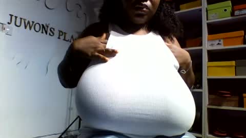 afroprincessx online show from July 6, 10:01 am