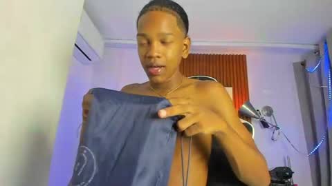 Snapshot of afrowayuu chatting on June 22, 11:07 am afrowayuu online show from June 22, 11:07 am