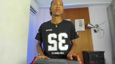 Snapshot of afrowayuu chatting on June 24, 11:20 am afrowayuu online show from June 24, 11:20 am