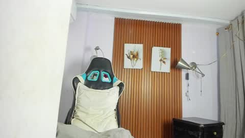 Snapshot of afrowayuu chatting on June 27, 11:04 am afrowayuu online show from June 27, 11:04 am