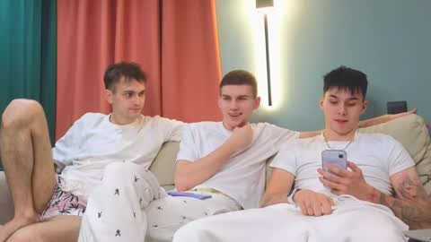 Mark online show from March 22, 5:27 pm