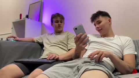 Mark online show from April 14, 10:05 pm