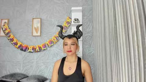 Agatadelphine online show from October 29, 1:35 pm