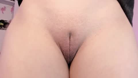 Snapshot of agathaa_ks_ chatting on February 19, 1:23 am Camila 2 online show from February 19, 1:23 am