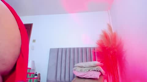 Snapshot of agathaa_white chatting on December 17, 2:44 pm Agathaa white online show from December 17, 2:44 pm
