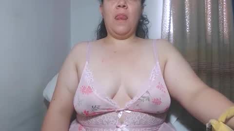 Snapshot of agathaaaa chatting on October 6, 11:07 am online show from October 6, 11:07 am