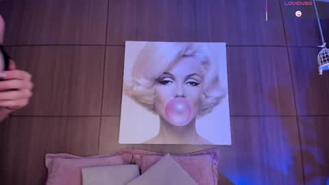    online show from April 8, 11:05 pm