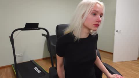 Agelina Lilly Laura online show from November 24, 5:45 pm