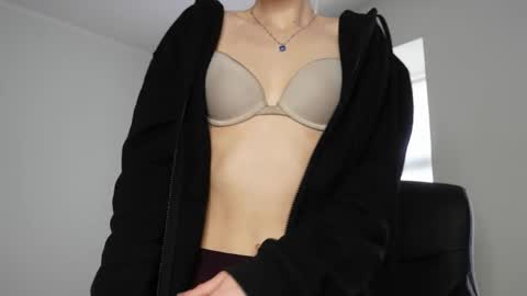 Agelina Lilly Laura online show from March 22, 8:29 am