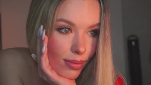Snapshot of agent_blonde chatting on October 11, 6:28 pm May online show from October 11, 6:28 pm