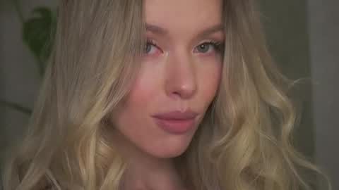 Snapshot of agent_blonde chatting on November 12, 7:46 pm May online show from November 12, 7:46 pm