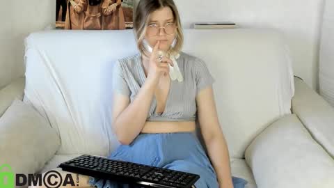 Snapshot of agnes_passero chatting on September 19, 8:38 am Agnes online show from September 19, 8:38 am