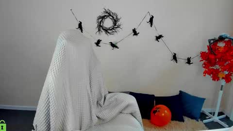 agnes wells online show from October 31, 9:21 am