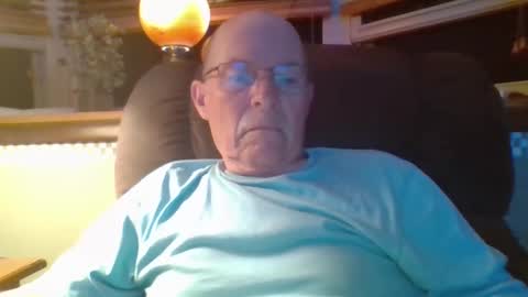 aguynrkfrd online show from September 22, 9:33 am