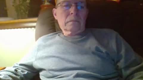 aguynrkfrd online show from January 6, 10:30 am