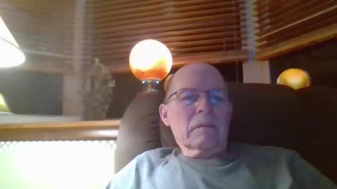 aguynrkfrd online show from March 19, 9:46 am