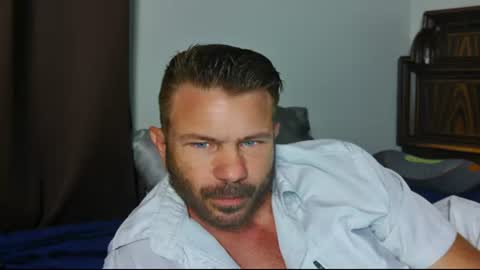 Snapshot of ahardman10 chatting on July 8, 1:43 am Blue Eyed Handsome Man online show from July 8, 1:43 am