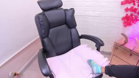 Ahisha online show from February 15, 3:09 pm