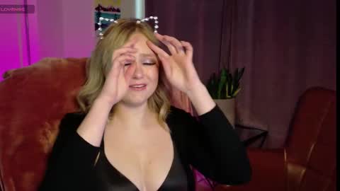 Snapshot of ahriafterdark chatting on February 10, 8:02 pm Ahri online show from February 10, 8:02 pm