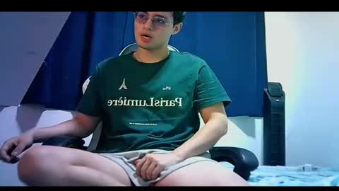 Snapshot of aiden_dwayne chatting on February 1, 2:21 am Aiden online show from February 1, 2:21 am