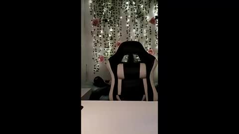 Snapshot of aiden_dwayne chatting on February 3, 9:42 pm Aiden online show from February 3, 9:42 pm