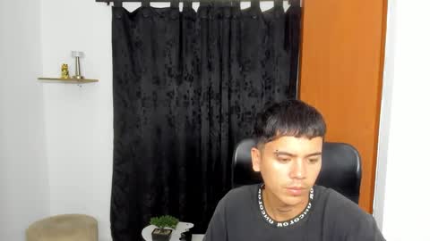 Aidenhot online show from December 4, 8:23 am