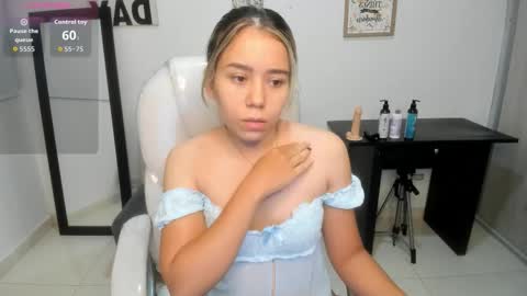 Snapshot of aiilyn_dss18 chatting on September 16, 9:43 am Ailyn online show from September 16, 9:43 am