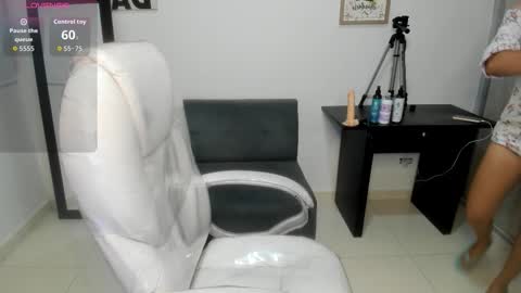 Snapshot of aiilyn_dss18 chatting on September 18, 9:44 am Ailyn online show from September 18, 9:44 am