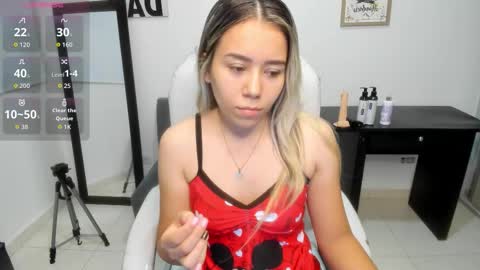 Snapshot of aiilyn_dss18 chatting on September 19, 9:32 am Ailyn online show from September 19, 9:32 am