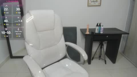 Snapshot of aiilyn_dss18 chatting on October 4, 9:40 am Ailyn online show from October 4, 9:40 am