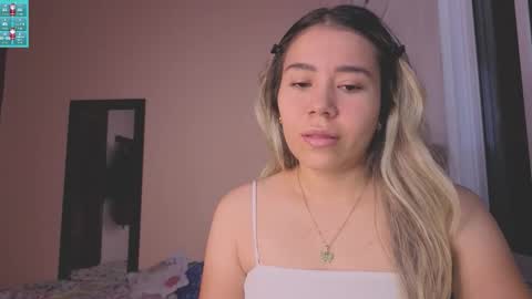 Snapshot of aiilyn_dss18 chatting on November 23, 8:03 am Ailyn online show from November 23, 8:03 am