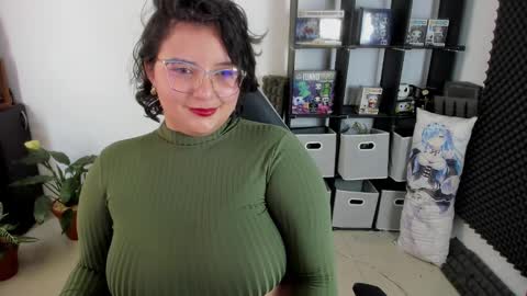 Catalina online show from December 5, 3:28 pm