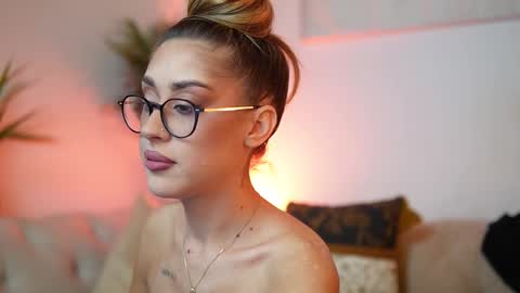  Aileen  online show from November 13, 7:46 pm