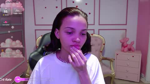 Snapshot of ailen_t chatting on December 6, 3:41 am Ailen online show from December 6, 3:41 am