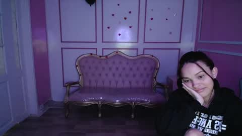 Snapshot of ailen_t chatting on January 8, 9:42 am Ailen online show from January 8, 9:42 am