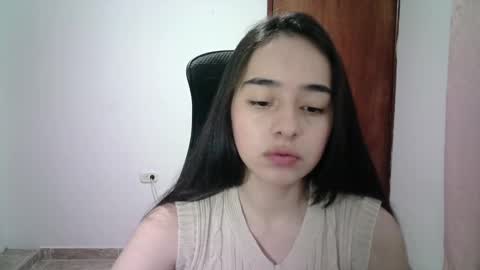 Snapshot of aineangeel chatting on October 1, 1:33 am AINE online show from October 1, 1:33 am