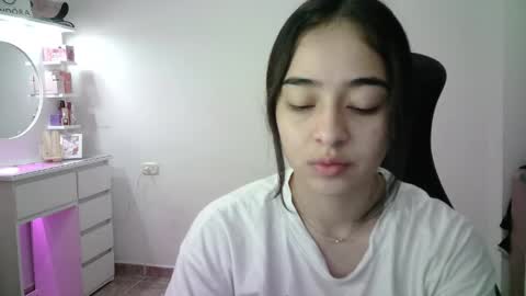 Snapshot of aineangeel chatting on February 3, 1:27 pm AINE online show from February 3, 1:27 pm