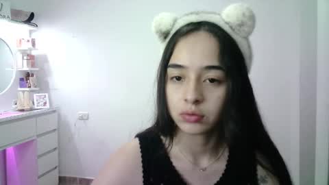 Snapshot of aineangeel chatting on February 10, 12:26 am AINE online show from February 10, 12:26 am