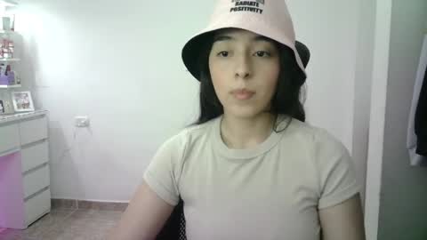 Snapshot of aineangeel chatting on April 7, 12:00 am AINE online show from April 7, 12:00 am