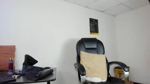 Aisha online show from December 2, 5:02 am