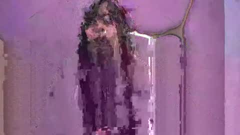 Snapshot of aisha_leenss chatting on February 10, 2:43 pm Aisha online show from February 10, 2:43 pm