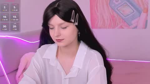 Aisha online show from December 2, 9:14 am