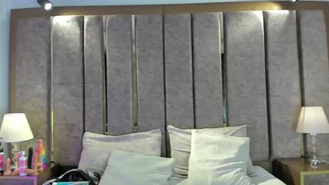 AishaValcazar online show from April 15, 3:46 am