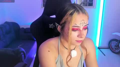 aishelyng20 online show from October 7, 10:29 pm