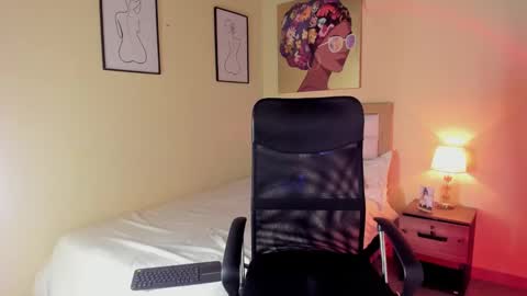 Snapshot of aitana_brown chatting on February 4, 12:40 am Aitana Brown online show from February 4, 12:40 am