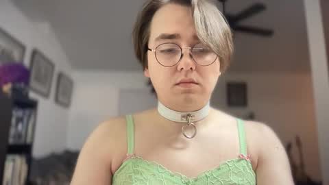 Snapshot of ajuliebellelemons chatting on February 12, 1:22 am JullieBelleLemons online show from February 12, 1:22 am