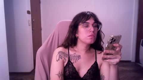 Snapshot of akamedolle chatting on October 18, 3:20 am Veronica Akame 3 online show from October 18, 3:20 am